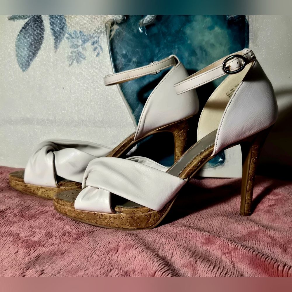 FIONI, White Leather Open-Toe Heels With Cork Accents
